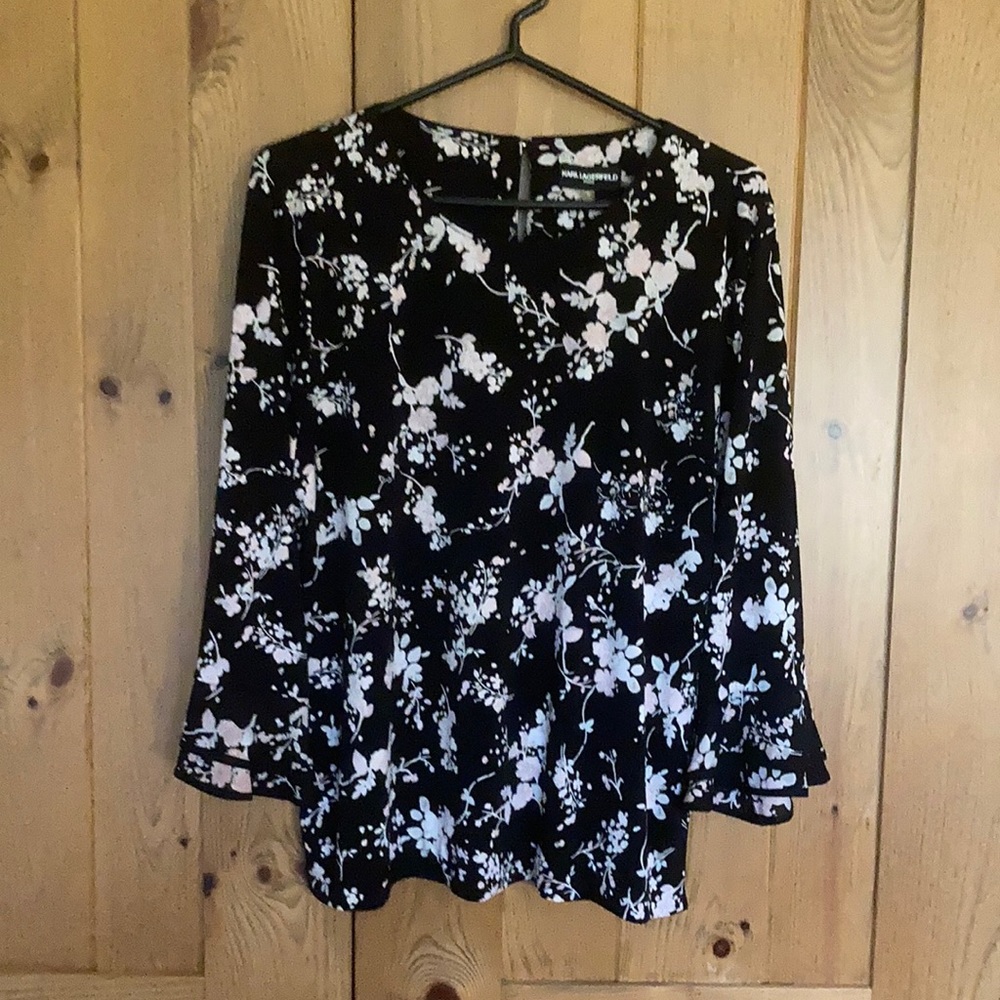 Scoop neck floral blouse
